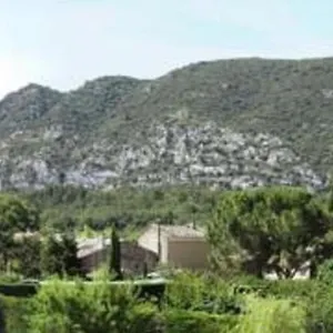 Appartement Le Maset Des Aires Avec Vue Sur Le Luberon Et Son Jacuzzi Exterieur Disponible De Juin A Mi-septembre, Maubec (Vaucluse)